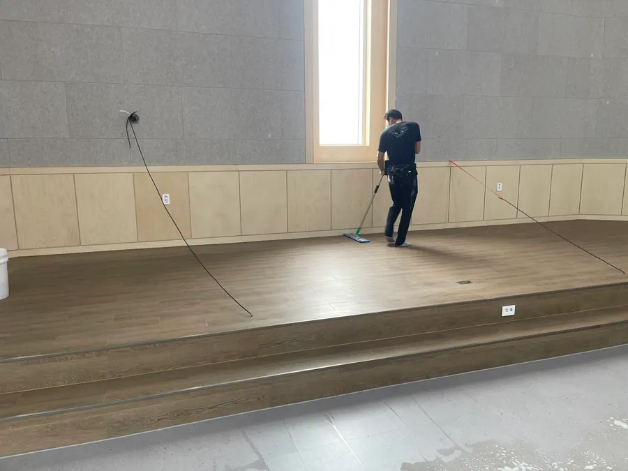 세종 교회 바닥 왁스코팅 작업 현장 1