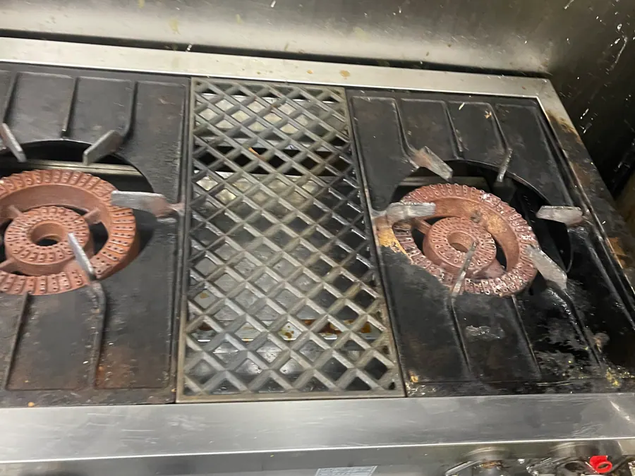 쇼핑센터 식당 바닥·트렌치 청소 작업 현장 1